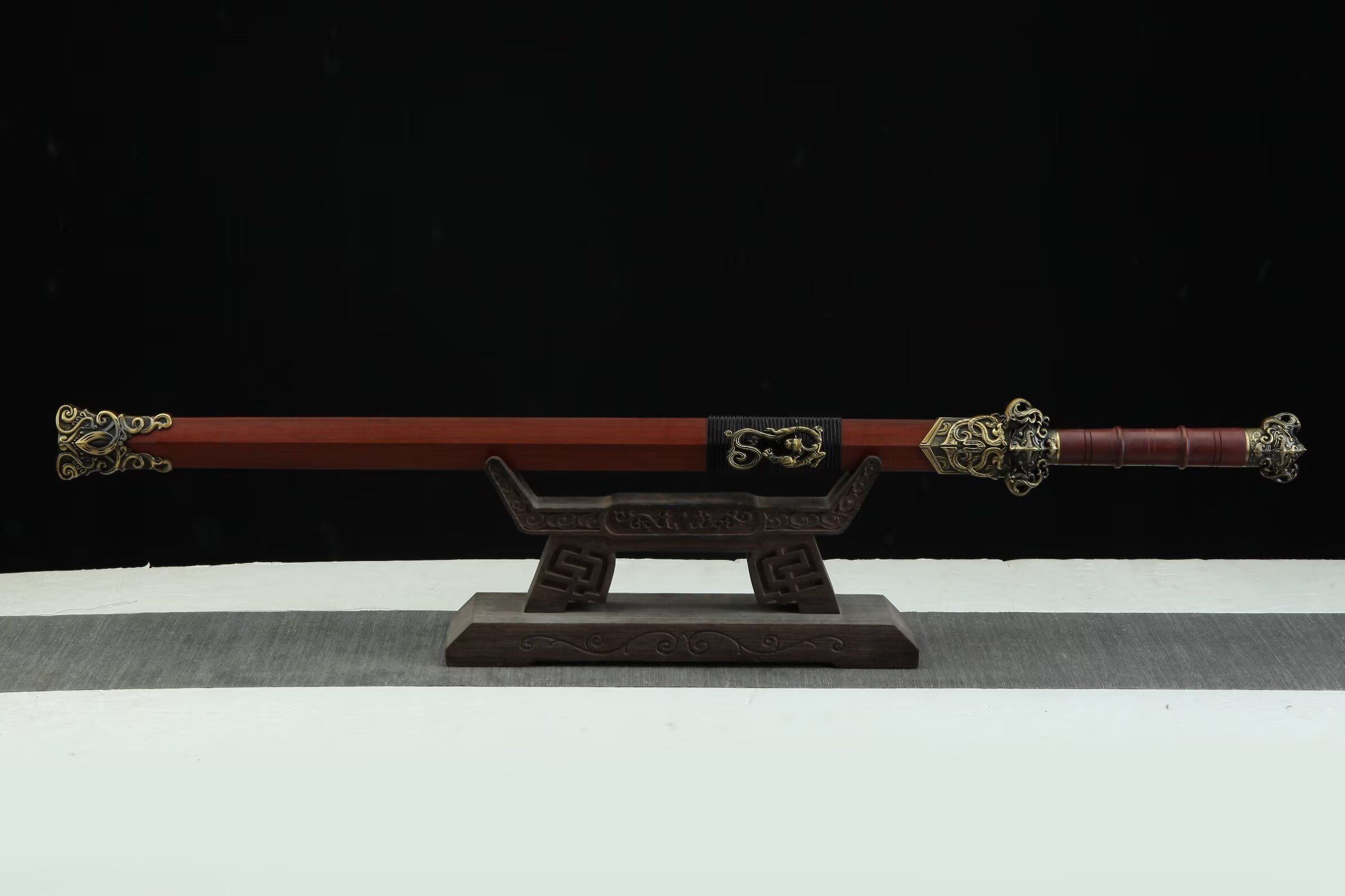 28寸仙龙汉剑（龙凤檀木—百炼花纹钢剑身款）